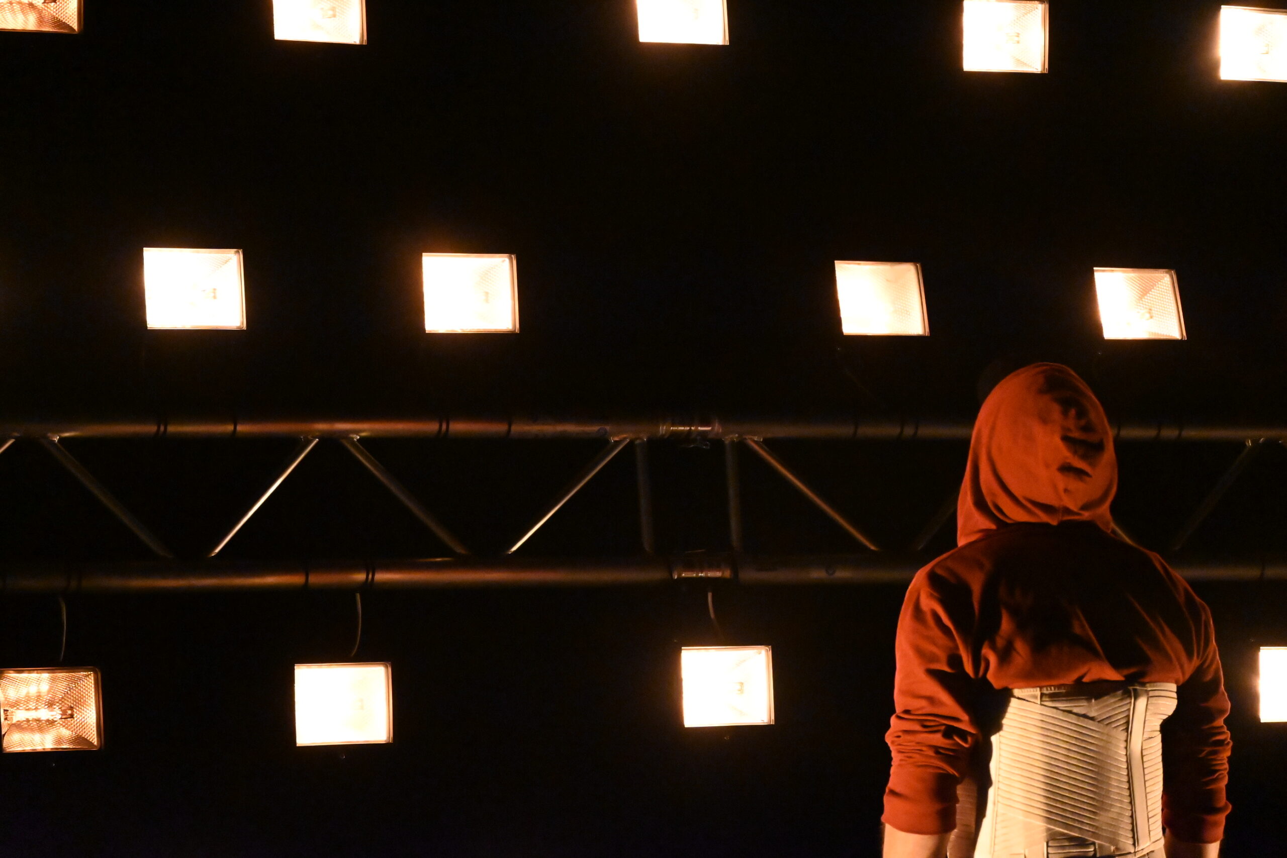 Chronique 4 d’une mort annoncée_- Guillotine et la scénographie